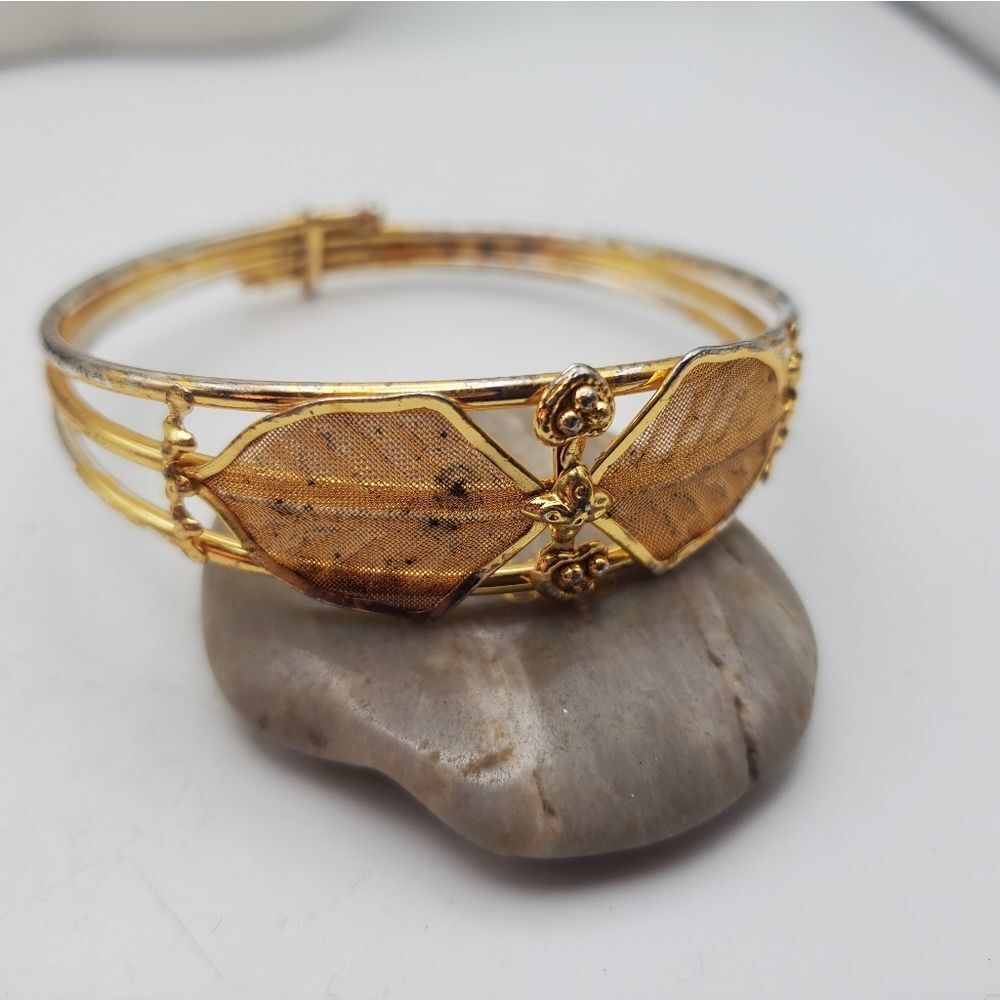 1920 Antique wing feathered mesh lace gold tone bracelet. Patina!‎ B0515